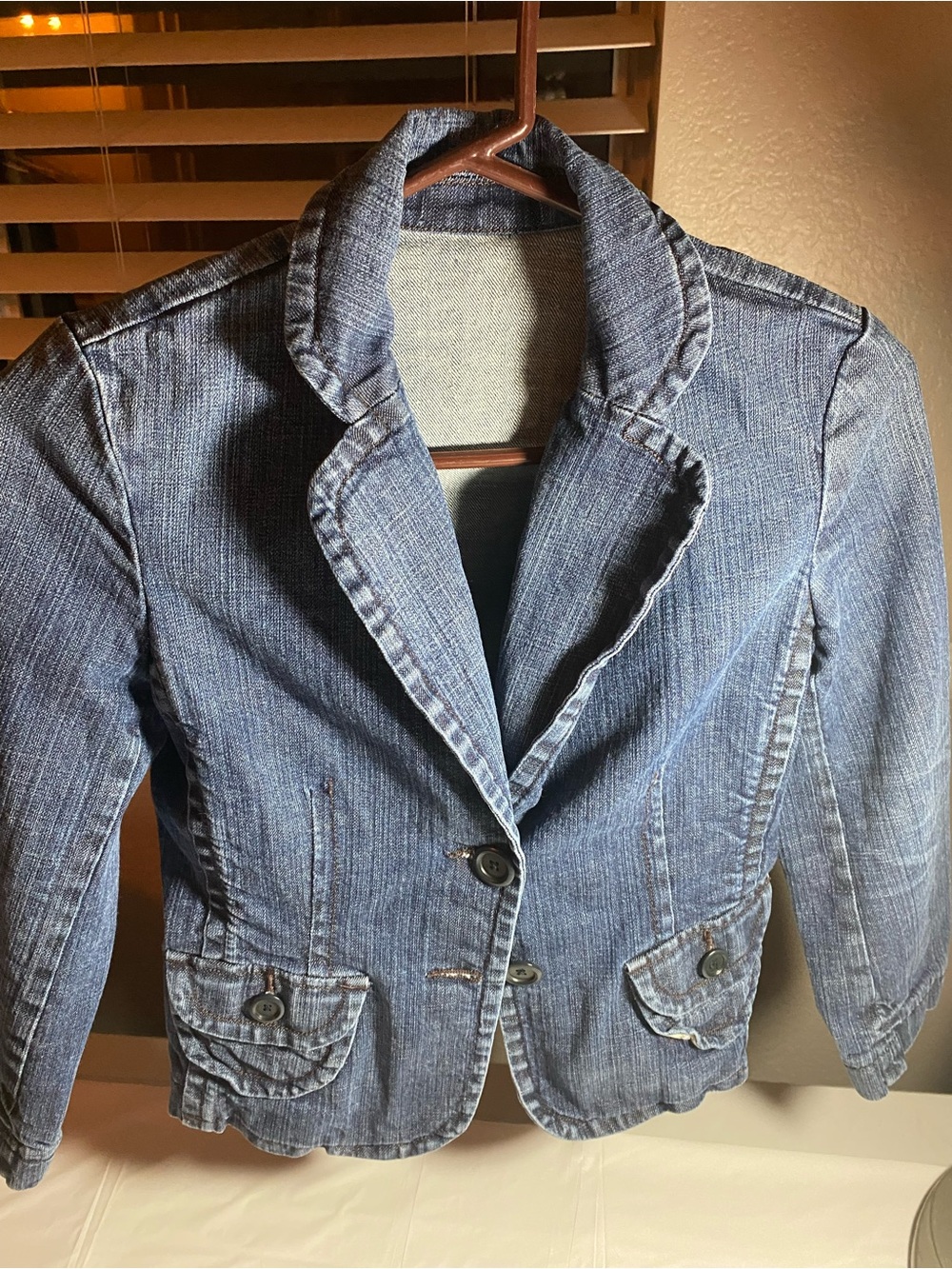 Vtg Y2K Cropped Fitted Denim Blazer Jacket Button Front Curved Pockets